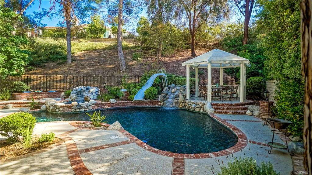 Pool homes in santa clarita